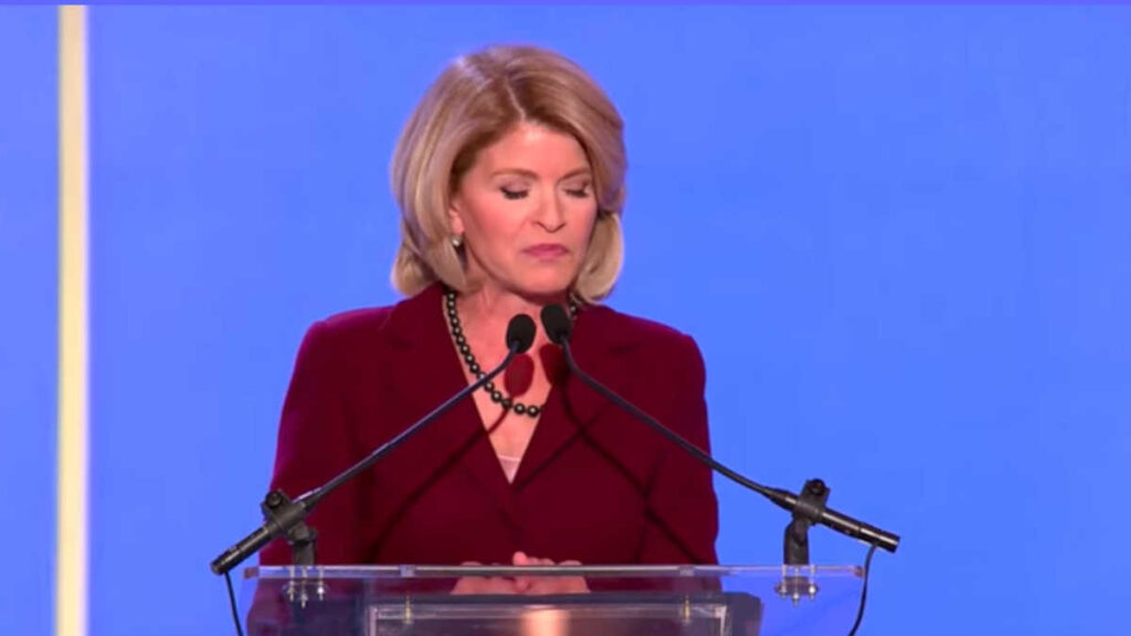 السفيرة كارلا ساندز: المجلس الوطني للمقاومة حكومة في الانتظار.. وإيران لن تستبدل عمامة بتاج