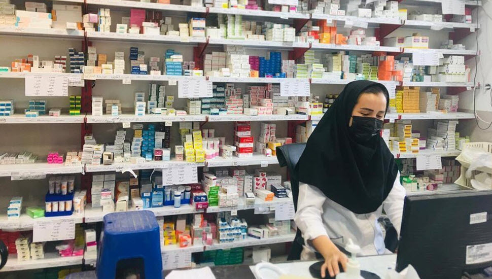"مافيا الأدوية" تلتهم صحة الإيرانيين: ارتفاع 70% في الأسعار