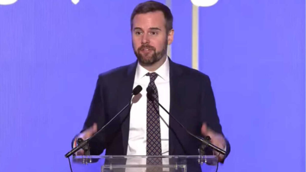 غاي بنسون: النظام الإيراني "نمر من ورق".. ولا نريد استبدال استبداد ديني بآخر شاه