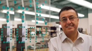 بروفيسور مرتضى قريب : "الجمهورية الديمقراطية" هي الطريق الوحيد لعودة النخبة وإنقاذ العلم من استبداد