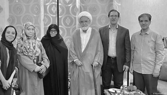 في ظل ضعف خامنئي، كروبي يكسر صمته ويهاجم وحرب الأجنحة تشتعل