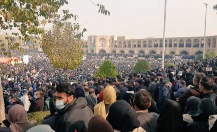 حين يفضح الشارع الجناة: غضب اجتماعي يواجه الظلم والنهب