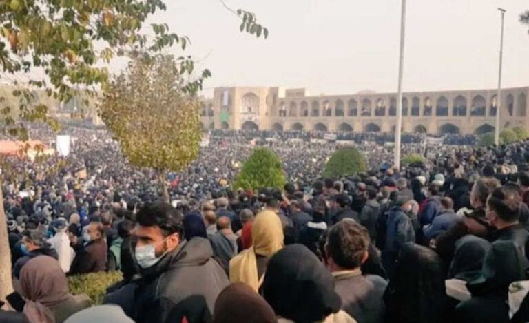 حين يفضح الشارع الجناة: غضب اجتماعي يواجه الظلم والنهب