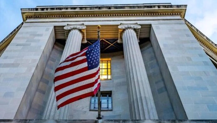 بلومبرغ: وزارة العدل الأمريكية تلاحق حسين شمخاني بتهم غسل أموال وانتهاك العقوبات