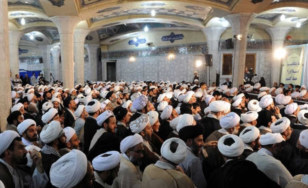 الاستعراض العسكري والقمع الداخلي: استراتيجية "المذعور" في طهران لا تخفي الخوف من الانتفاضة المنظمة