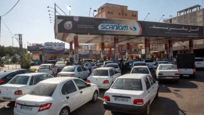 رعب النظام من تسونامي البنزين: ذكريات انتفاضة نوفمبر 98 الدموية تكبل قرار رفع الأسعار