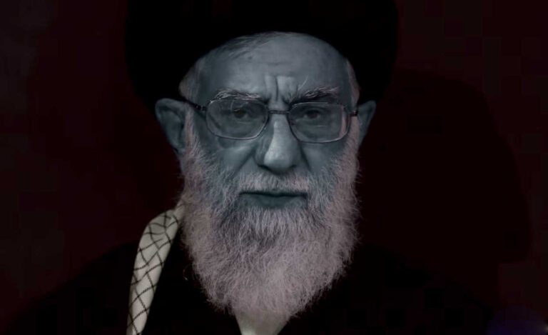 خامنئي “المحطّم” يطالب الشعب المنهوب بعدم “الإسراف”