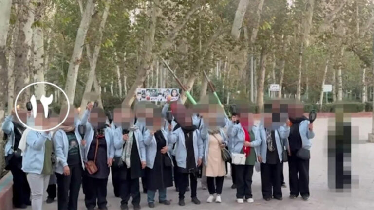 وحدات المقاومة في شيراز وأصفهان تشعلان ذكرى الانتفاضة بمسيرات للنساء ولراکبي الدراجات