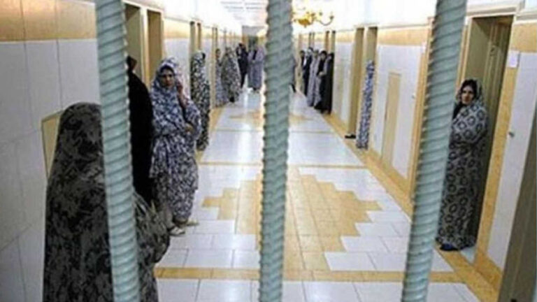 اعتراف حكومي صادم: “تأنيث الفقر” يزج بمئات الأمهات والنخبة المتعلمة في سجون نظام الملالي