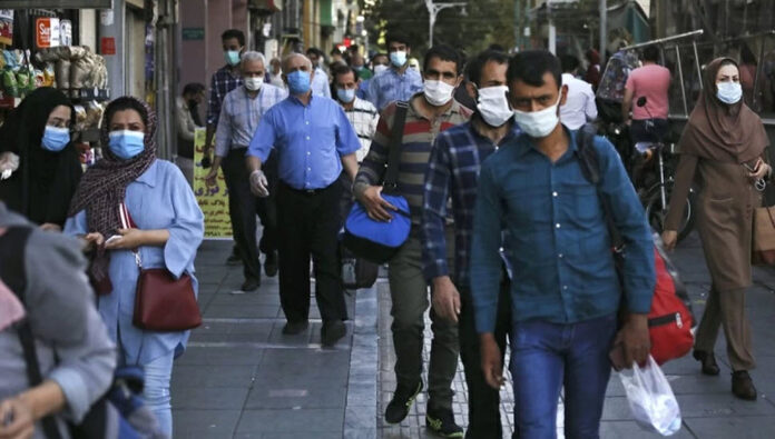 إيران: اعترافات رسمية بانهيار اقتصادي شامل.. 