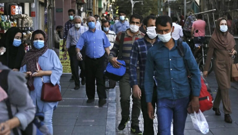 إيران: اعترافات رسمية بانهيار اقتصادي شامل.. “تسونامي” الغلاء والبطالة يحول المتقاعدين إلى “نار تحت الرماد”