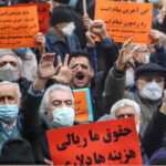 "أزمات مركبة" تشل اقتصاد إيران: تضخم بنسبة 50% واختفاء 56 مليار دولار من أموال الدولة