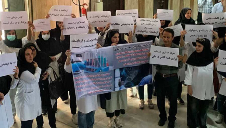 حياة الممرضين في إيران: عندما يتحول الألم إلى أزمة وجودية
