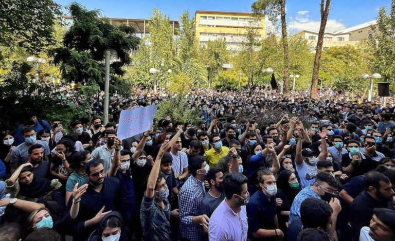 تقرير جامع لليوم الثالث لانتفاضة البازار: الأسواق تشتعل والجامعات ترفع سقف الهتافات ضد النظام