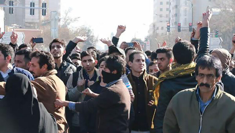 إيران: موسم تحرير الطاقة الاجتماعية.. انقشاع غبار “البدائل الوهمية” وحتمية التغيير الكبير