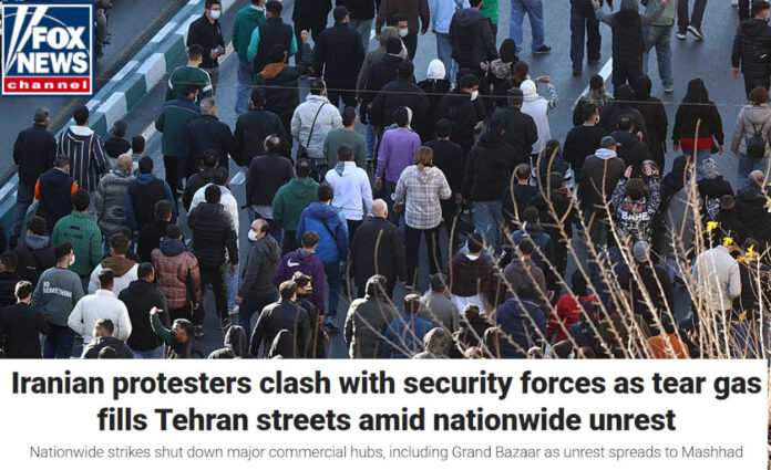 فوكس نيوز: شوارع طهران تتحول إلى ساحات حرب.. الغاز المسيل للدموع يغطي العاصمة 