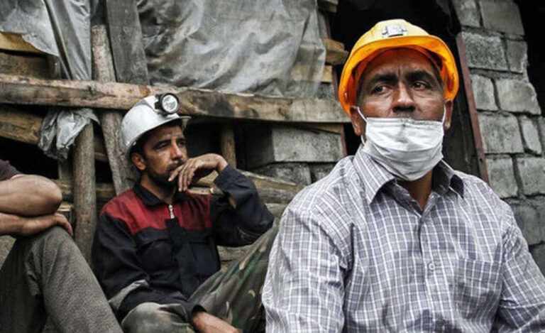 تراجع رواتب العمال في إيران