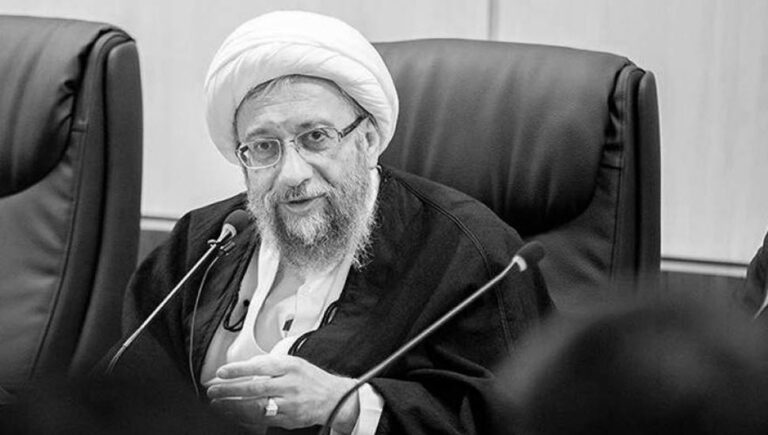 صادق لاريجاني يفضح “المافيا المصرفية” للنظام.. فساد مؤسسي وإفلاس بنك الجيش