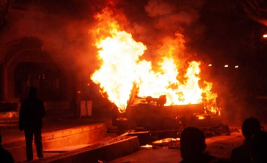 "بندر عباس" تحت النار.. شهادات مروعة عن "سيلفي مع الجثث" وقتل الرضع وحرب شوارع