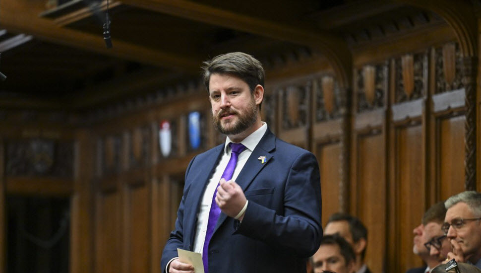 نائب بريطاني يطالب باستهداف آلة القتل لدى "قوات الحرس" لمنع تكرار السيناريو السوري في إيران