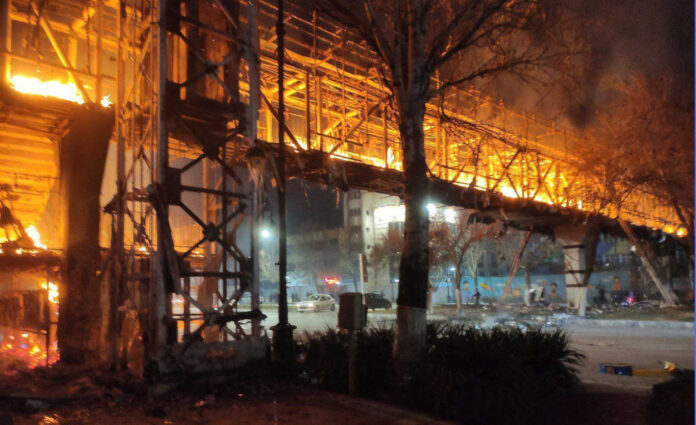 انتفاضة إيران وسقوط 