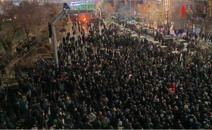 انتفاضة إيران ثورة ضد 