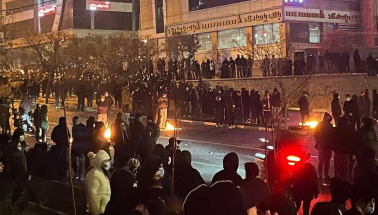 اليوم الثالث عشر للانتفاضة الشاملة – اتساع الاحتجاجات الليلية؛ من طهران وأصفهان إلى مشهد وكرج والأهواز