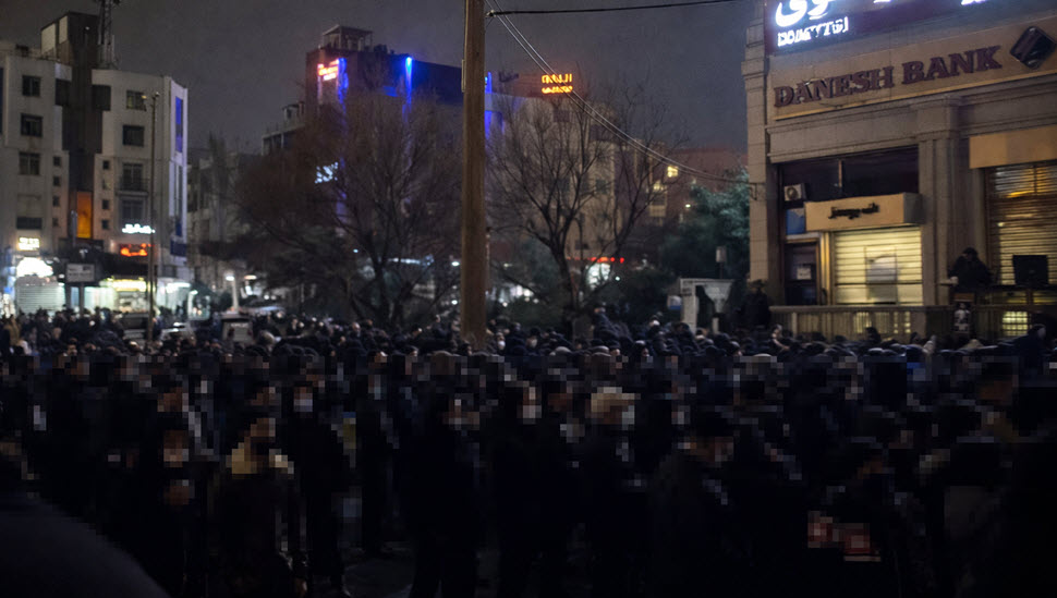 اليوم الرابع عشر لانتفاضة إيران: تظاهرات واسعة في طهران ومدن إيرانية أخرى بشعار الموت لخامنئي