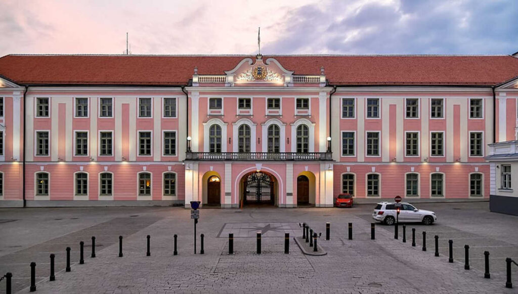 البرلمان الإستوني يصوت بالإجماع على تصنيف "حرس النظام" منظمة إرهابية ودعم انتفاضة الشعب الإيراني