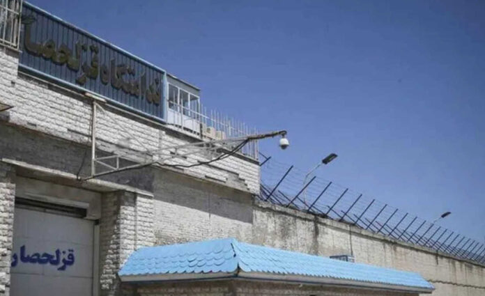 تظاهرات السجناء السياسيين في سجن قزل حصار بهتاف: حكومة المجازر، لتسقط لتسقط