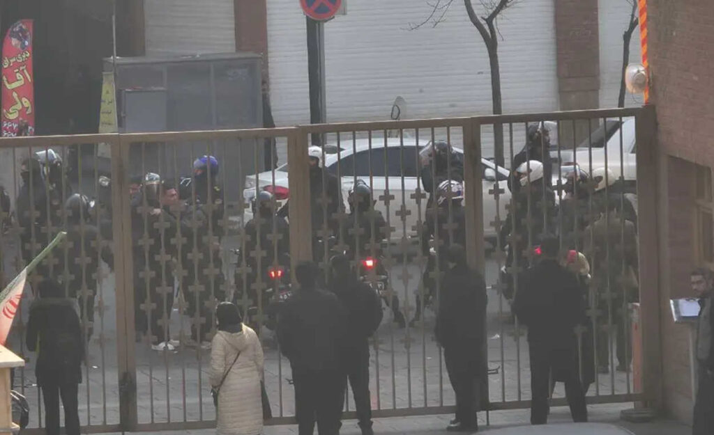 عقيدة التوحش: حرس النظام الإيراني يستهدف المستشفيات في طهران وإيلام