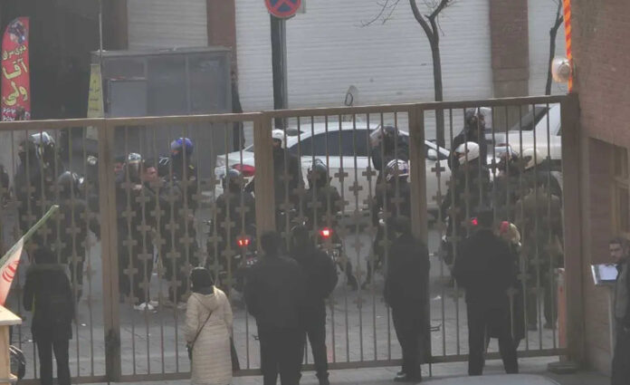 عقيدة التوحش: حرس النظام الإيراني يستهدف المستشفيات في طهران وإيلام