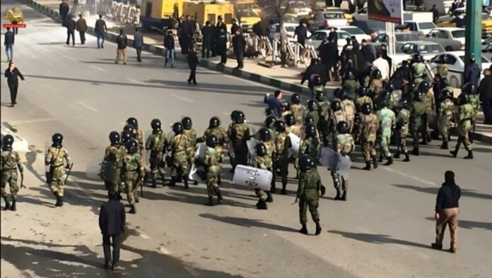 الانتفاضة الرابعة خلال 7 سنوات في إيران تكشف عن المقاومة لا يمكن إسكاتها