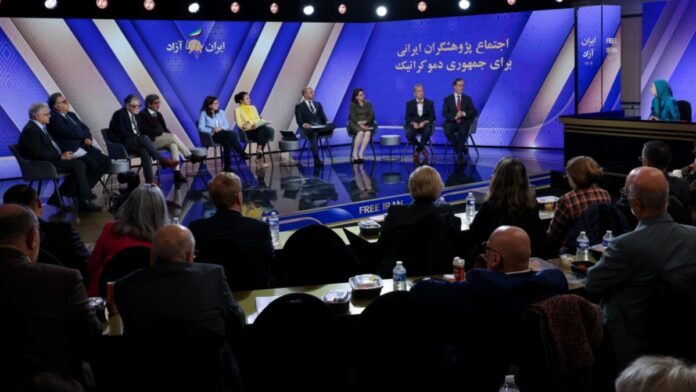 مريم رجوي: المجتمع العلمي الإيراني هو العمود الفقري للبدیل الديمقراطي