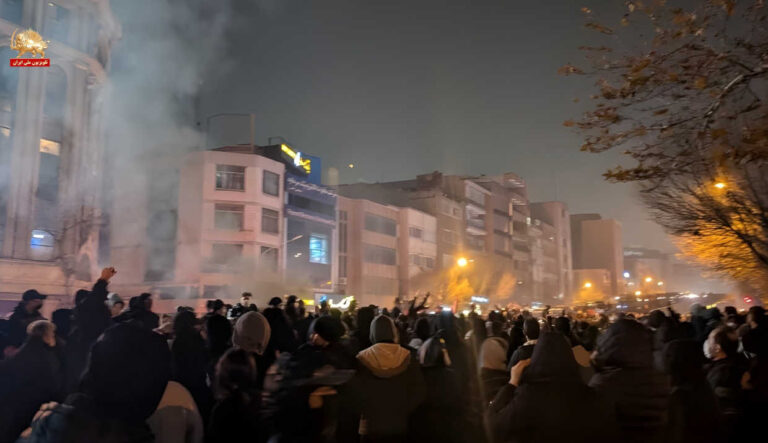رويترز: أربعينية انتفاضة يناير تشعل مواجهات جديدة في إيران