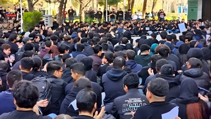 الانهيار الاقتصادي ودماء شهداء الإنتفاضة يدفعان النظام الإيراني نحو الهاوية