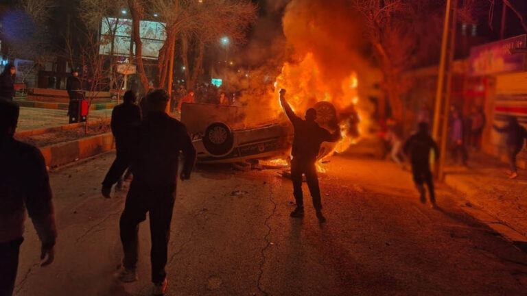 فوكس نيوز: إيران تدير مواقع السرية لاحتجاز الآلاف.. وتعيد إحياء أساليب تعذيب الثمانينيات