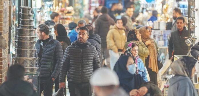 صحيفة حكومية تقرّ: غضب شعبي وانفجار اجتماعي يخيّم على طهران بعد القمع