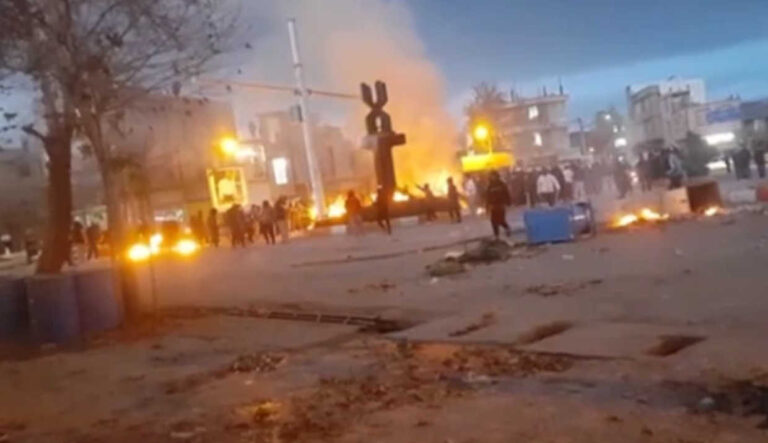 تغيير النظام يجب أن يكون بيد الشعب الإيراني.. تحذيرات من تنصيب شاه جديد