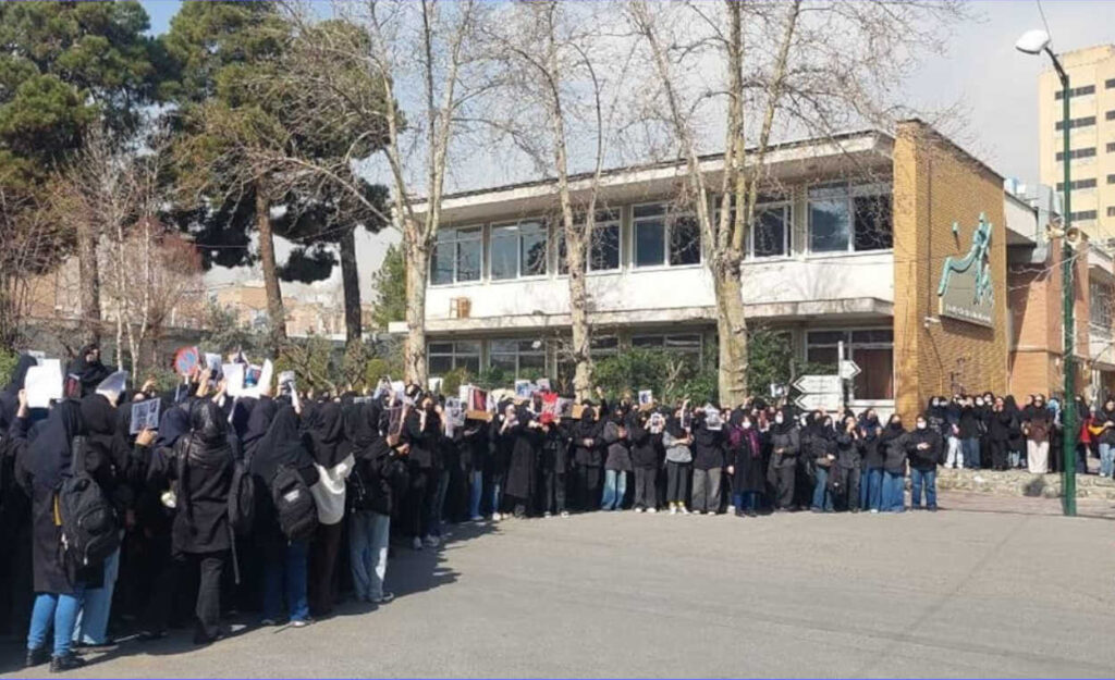 الجامعات الإيرانية: القلعة الصامدة في وجه دكتاتوريات الماضي والحاضر والمستقبل