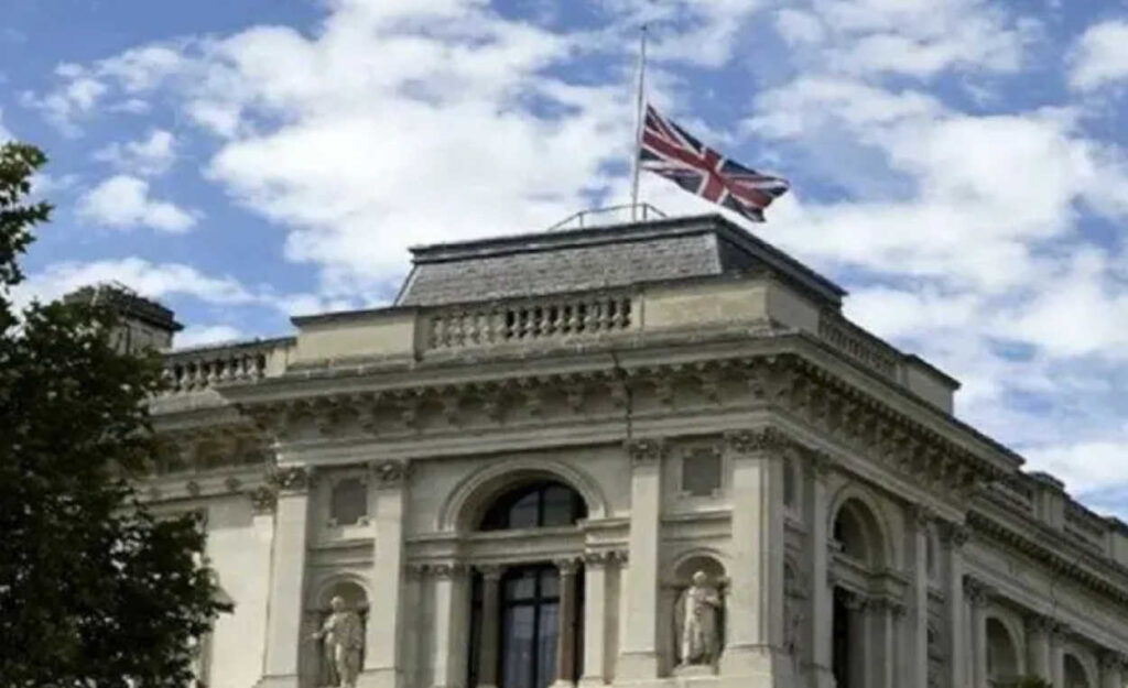 بريطانيا تفرض عقوبات على 10 مسؤولين وقيادة أمنية تابعة للنظام الإيراني