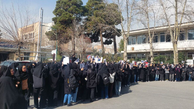 انتفاضة الطلاب تتسع في جامعات إيران لليوم الثالث على التوالي ـ هذا العام عام الدم.. سيسقط فيه خامنئي