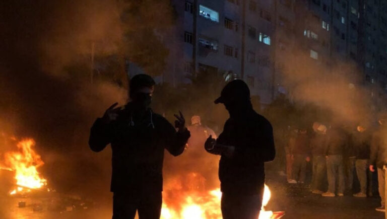 تقارير مسربة تكشف “حرب شوارع” في الأهواز وتبريز وكرج وسقوط شهداء برصاص حرس النظام