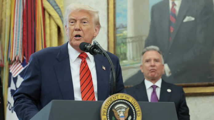 ترامب: على خامنئي أن يقلق بشدة