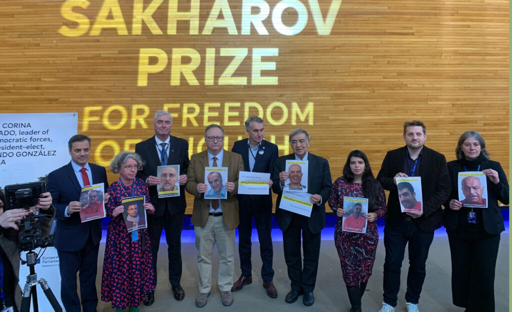 مجموعة أصدقاء إيران الحرة الهولندية تطالب بوقف عاجل لإعدامات السجناء السياسيين في إيران