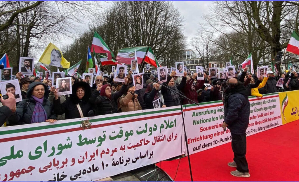 صحيفة فيلت الألمانية: آلاف الإيرانيين يتظاهرون في هامبورغ للمطالبة بإسقاط النظام الإيراني ورفض التدخل الأجنبي