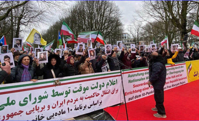 صحيفة فيلت الألمانية: آلاف الإيرانيين يتظاهرون في هامبورغ للمطالبة بإسقاط النظام الإيراني ورفض التدخل الأجنبي