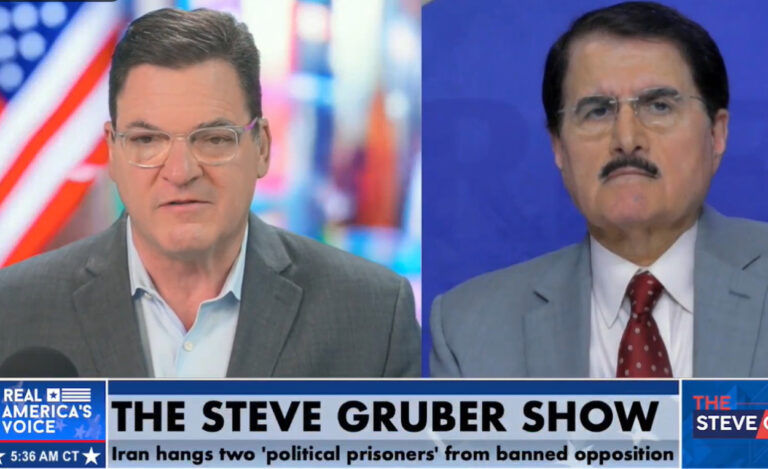 شبكة RAV الأمريكية: النظام الإيراني يعدم المعارضين ويسلح الأطفال رعباً من انتفاضة الداخل