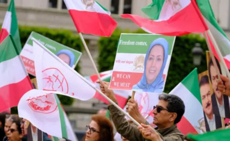 إيرانيون في أمريكا: لا للشاه ولا للملالي.. الشعب وحده يقرر مستقبل إيران