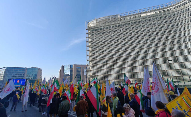 رويترز تنقل حشود بروكسل للعالم.. أنصار المقاومة تدعم الحكومة المؤقتة ورجوي تدعو لإسقاط الاستبداد بشقيه